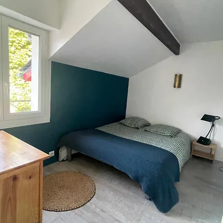 Bedroom, Shared Kitchen And Living Privatunterkunft *