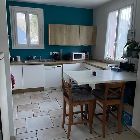 Privatunterkunft Bedroom, Shared Kitchen And Living *